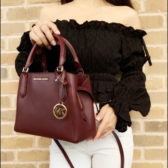 Michael Kors Handbags - 👜💕Michael Kors Small Satchel &Crossbody